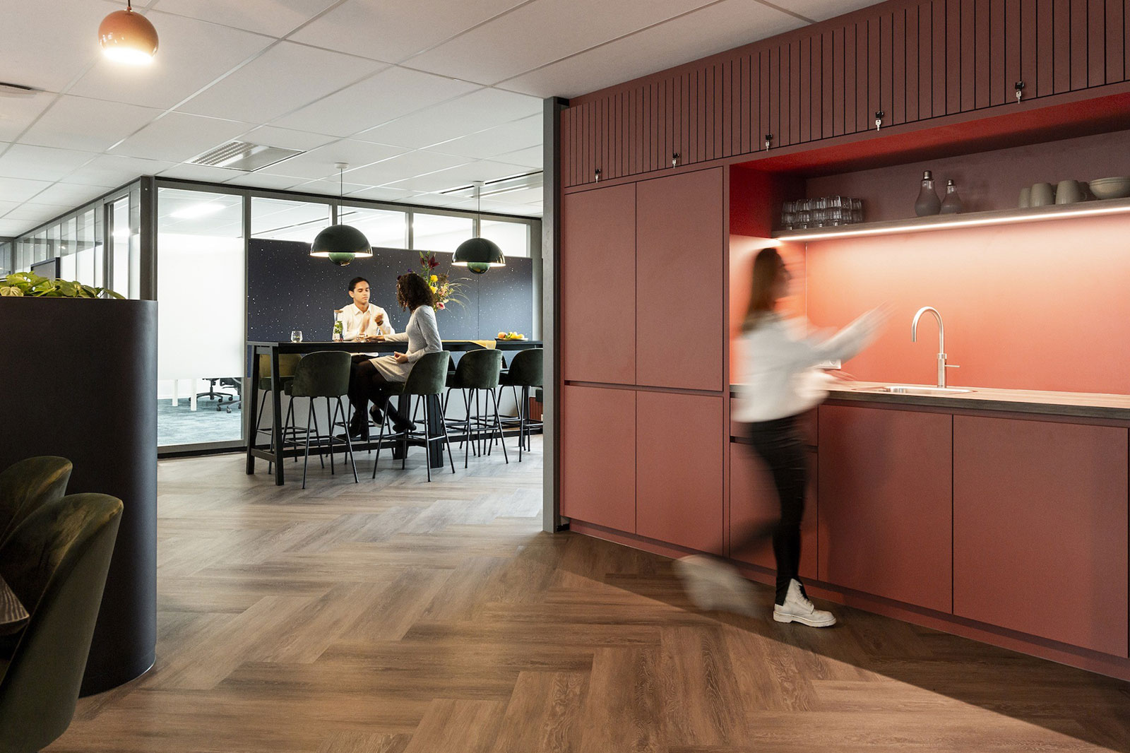 Keuken van kantoorverdieping